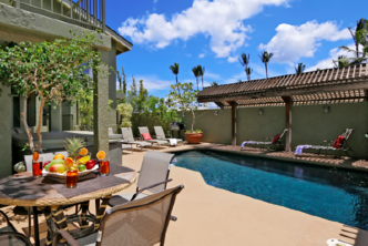 View of pool and hot tub at Wailea Inn | retreat, relax, recharge