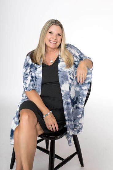 Kim Julen - Feng Shui expert and psychic helps you find your flow